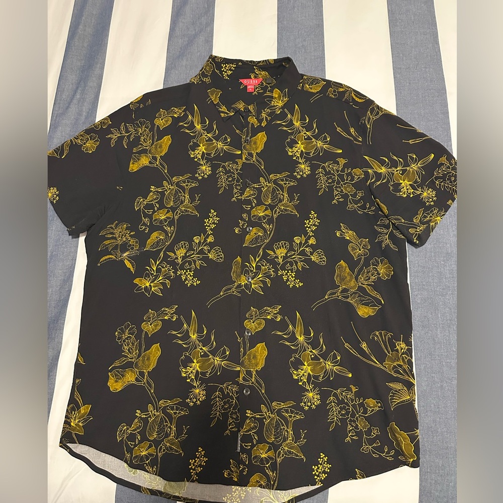 Guess short sleeve button shirt XL